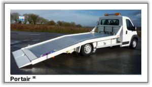 
PORTAIR SE
-----------

Vhicule de base
. Boxer, Jumper, Ducato, Master, Movano chssis Simple cabine PTAC 3.5 T
. Volkswagen T5 (empattement court)- nous consulter
. Empattement long
. 2 places
. ABS sans ESP
Equipement Morice
. Plateau fixe autoportant aluminium
. Dimensions : 5,07 x 2,09 m hors tout (utiles : 5,04 x 2 m)
. 2 cales de roues + 4 anneaux d'arrimage
. Plateau fixe en pente avec cassure 5
. Rampes AR de 0,40 m automatiques indpendantes
. Treuil lectrique 4 T avec 20 m de cble, 3 m de commande a distance, guide cble et
support, crochet, lingue souple d'accrochage 1 T
. Barre pare-cycliste alu homologue
. Suspension et abaissement pneumatique AR MoriceAir avec amortisseurs
comprenant une position haute avec systeme < monte et baisse >
. PTAC 3 500 kg
. Roues d'origine
Poids
. Charge utile jusqu'a 1 225 kg* (avec carte blanche)
. PTAC : 3 500 kg